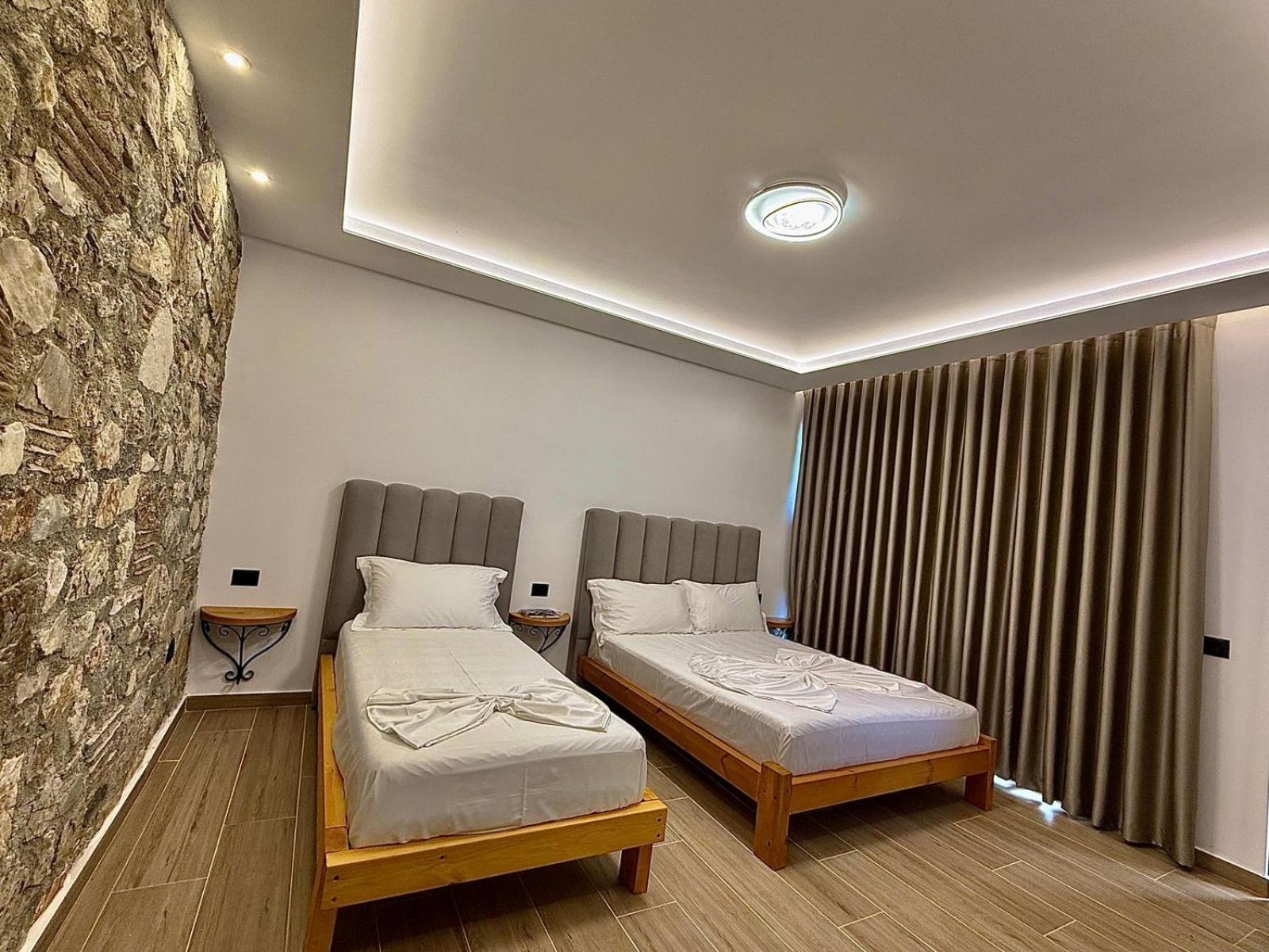 Hotel Panorama Piqeras Ngoại thất bức ảnh